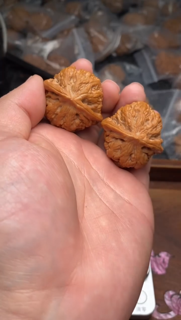 【闪购商品】文玩核桃把件G102号36尺凤凰台