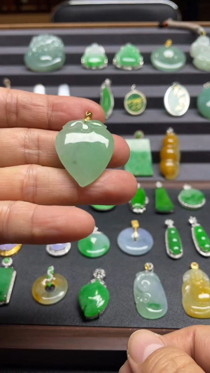 吊坠(不含链)18K金镶嵌翡翠桃子