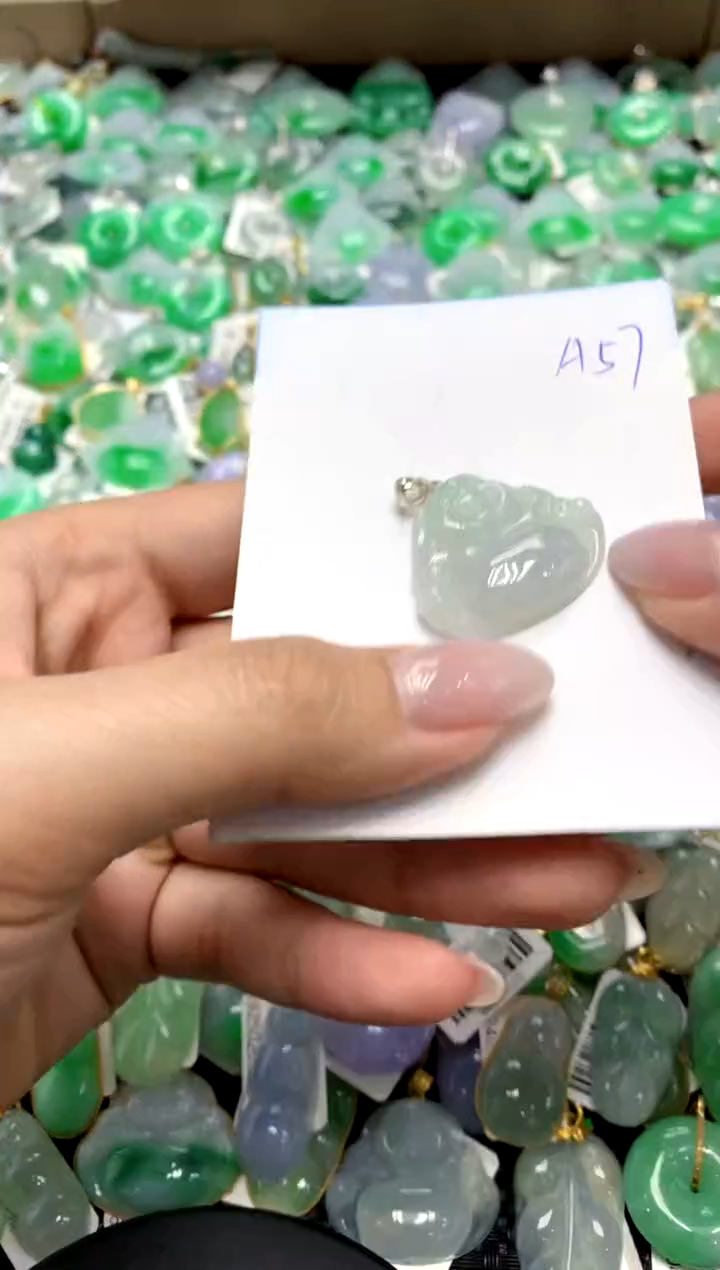 翡翠未镶嵌颈饰1111111111111111