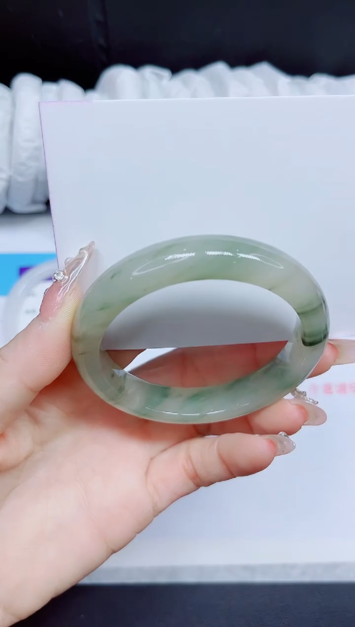 石英质玉手镯未镶嵌13.