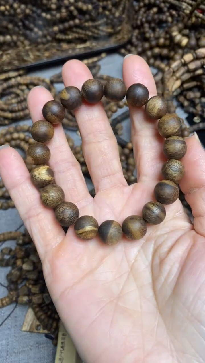 沉香手串富****来1.1留疤圆珠单圈手串9+多样性发一