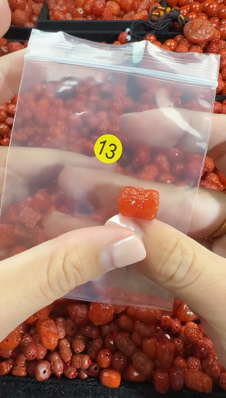 颈饰未镶嵌南红玛瑙1