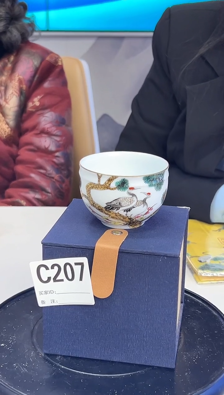 【闪购商品】杯子白底扒花花鸟主人杯207