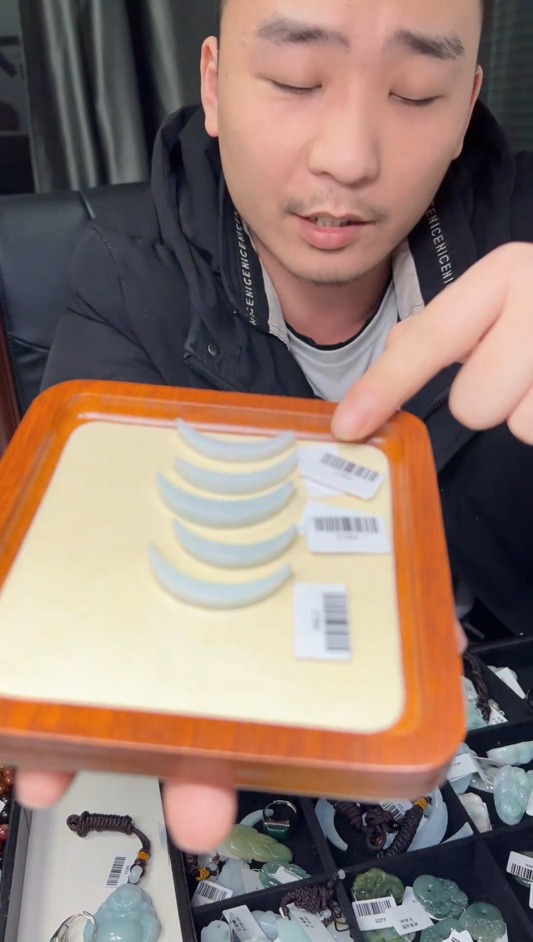 【闪购商品】翡翠颈饰未镶嵌天然翡翠（多样性发）月牙