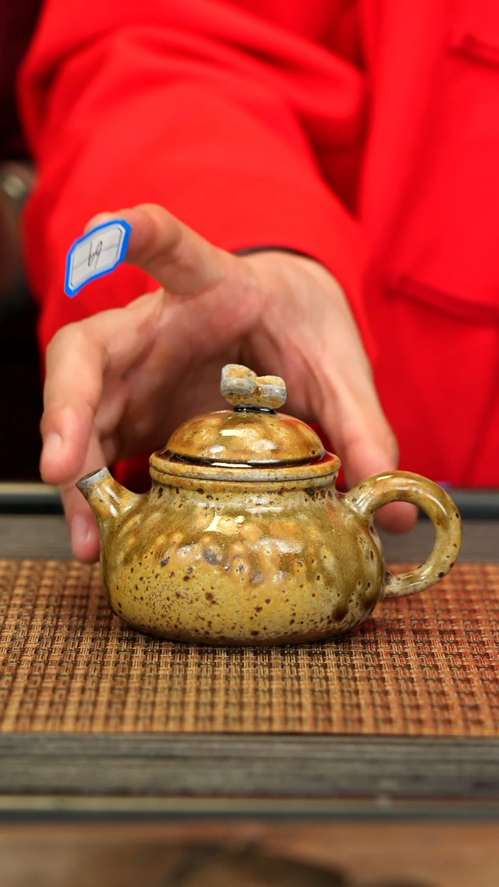 【闪购商品】紫砂茶壶GFY69蝴蝶容天 金丝楠柴烧