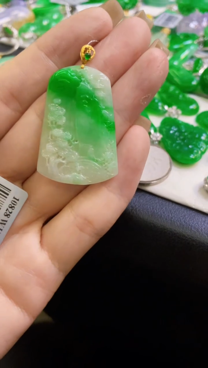 【闪购商品】翡翠颈饰18K金镶嵌吊坠