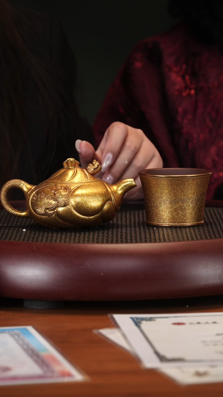 【闪购商品】紫砂茶壶2199YLX扁鱼化龙朱泥羽翎烧160c