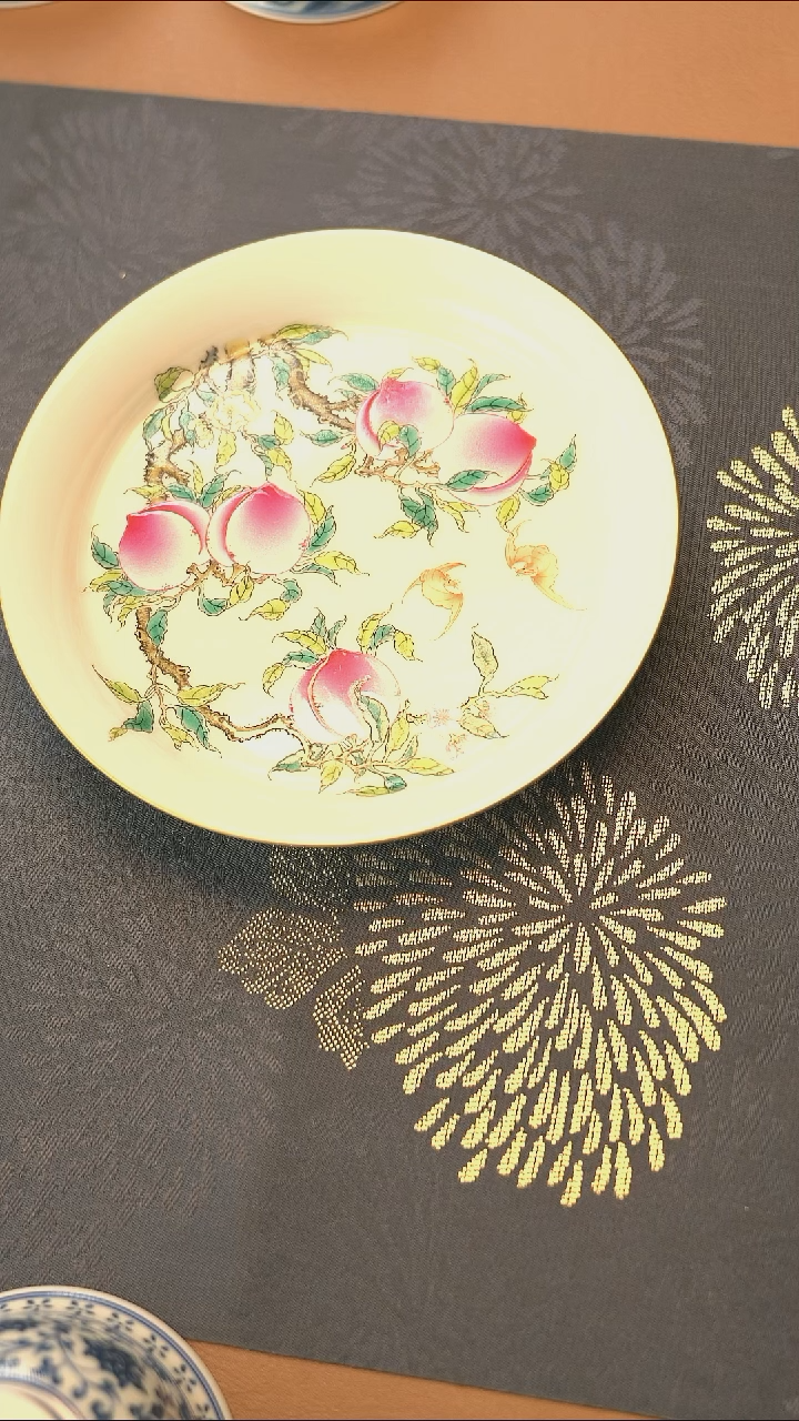 中式大***黑粉彩5桃壶承清货