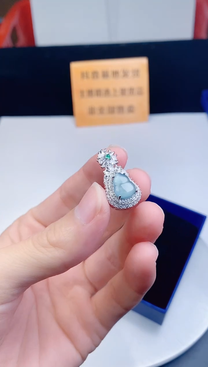 颈饰未镶嵌翡翠     