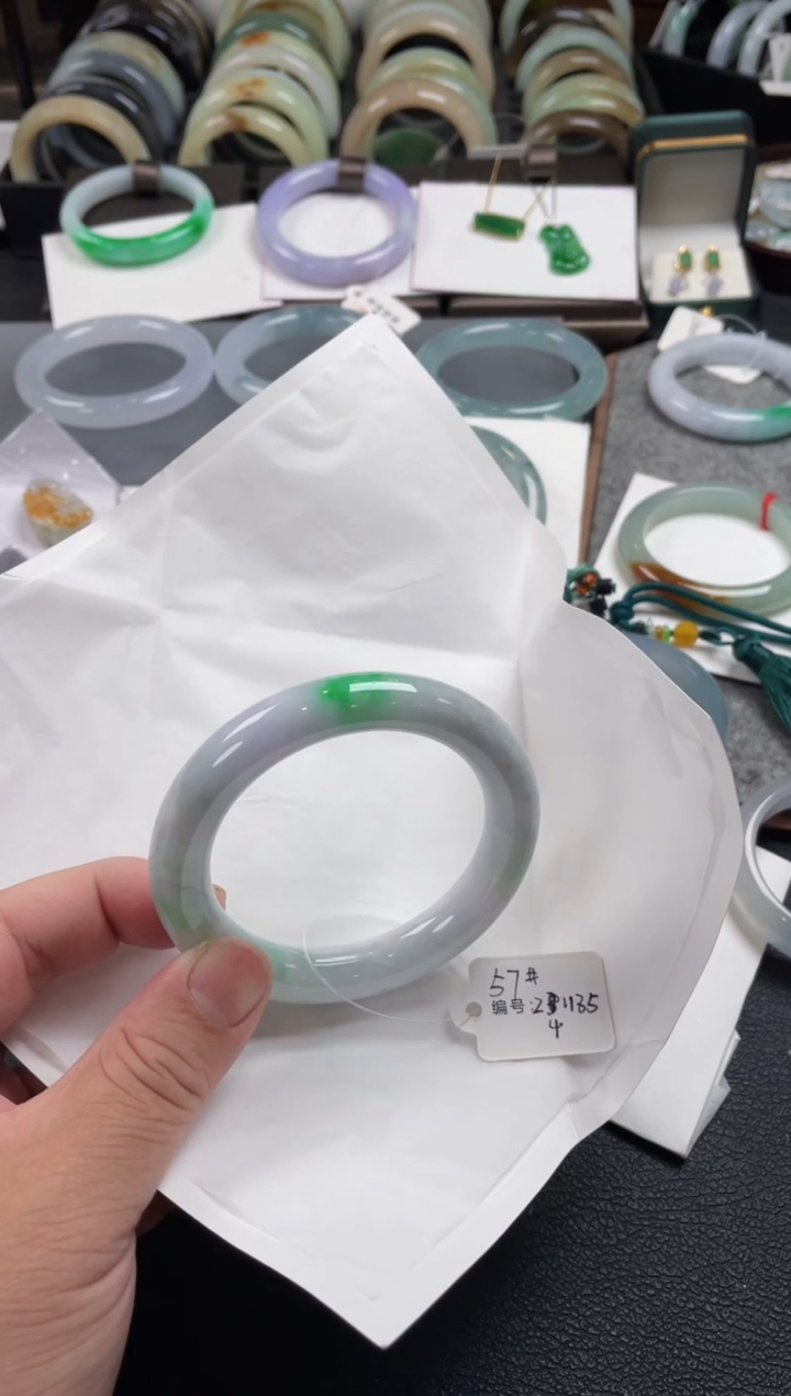 【闪购商品】翡翠手镯未镶嵌57圆条有纹裂