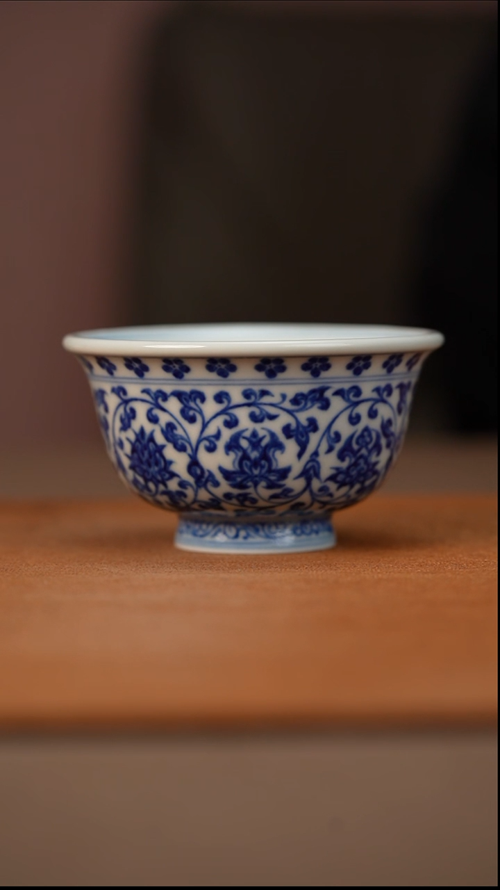 陶瓷陶人临古三代缠枝莲压手杯