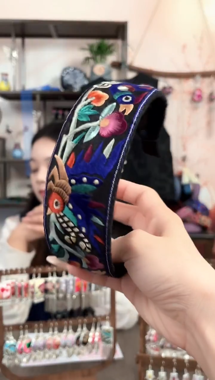 织绣民族风非遗老绣饰品678