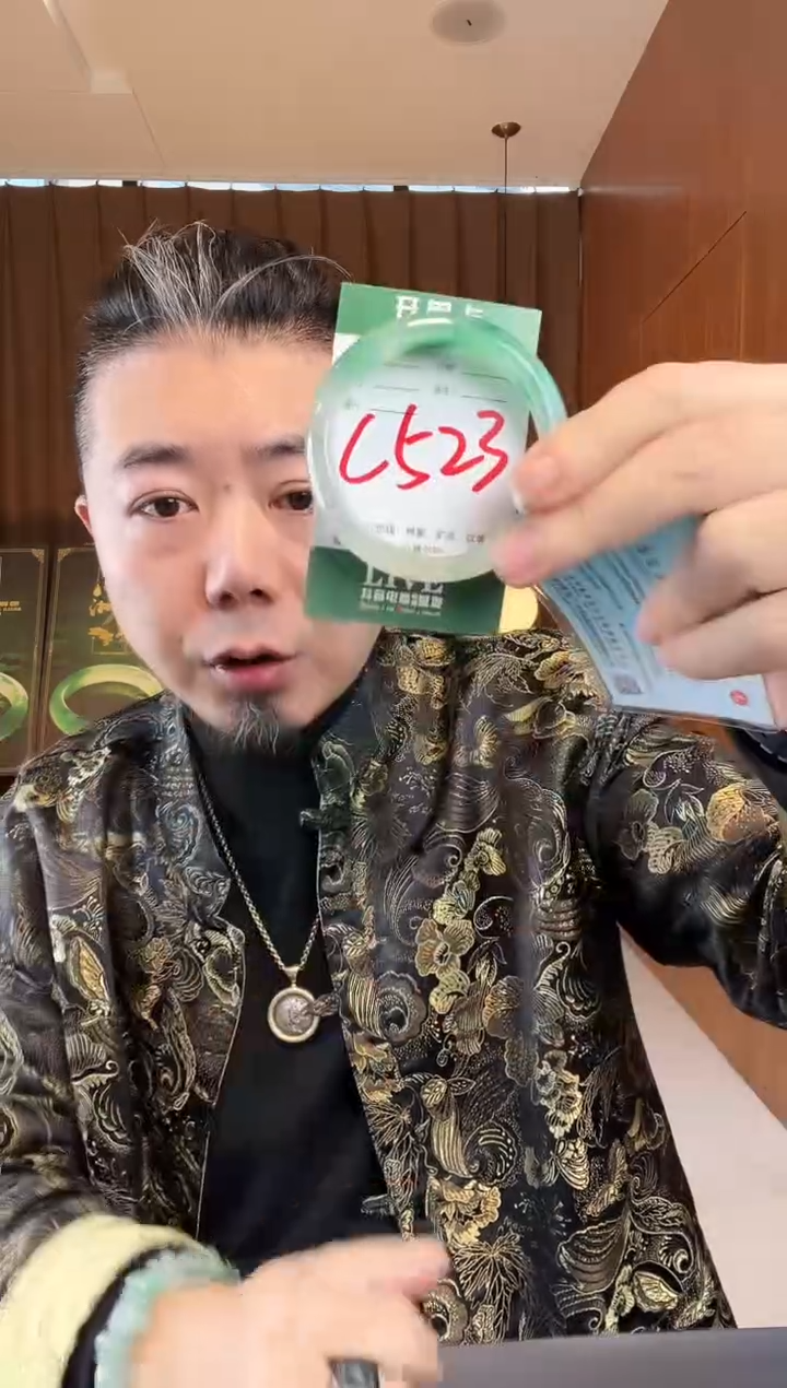 【闪购商品】石英质玉手镯未镶嵌非洲翠