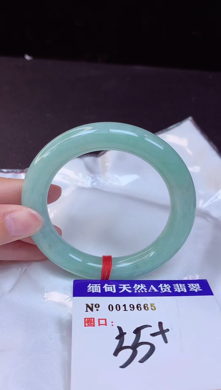 【闪购商品】翡翠手镯未镶嵌55+
