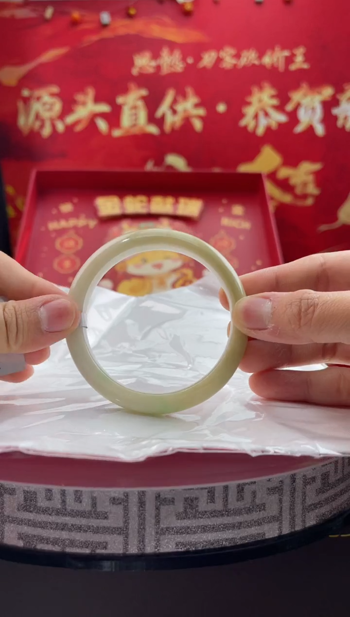 【闪购商品】翡翠手镯未镶嵌6翡翠手镯（微瑕）
