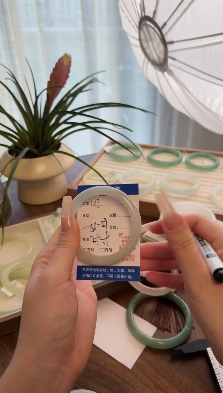 未镶嵌手镯石英质玉112/56/57