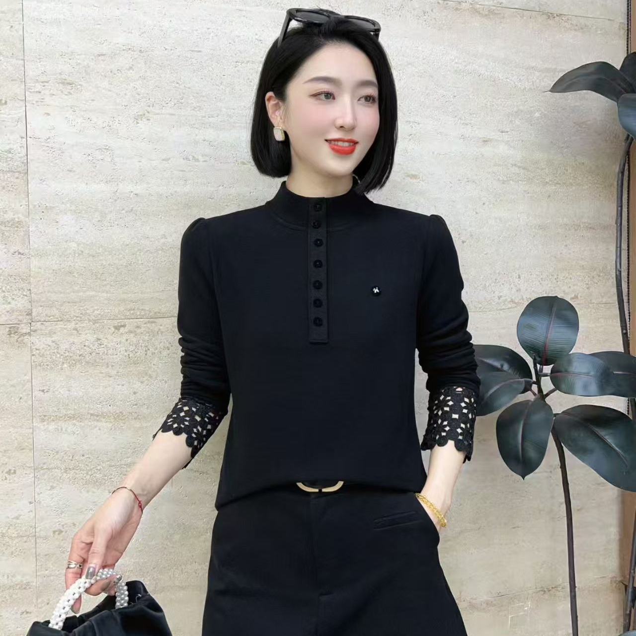 倪妍裳【815】新款蕾丝拼接袖口打底衫