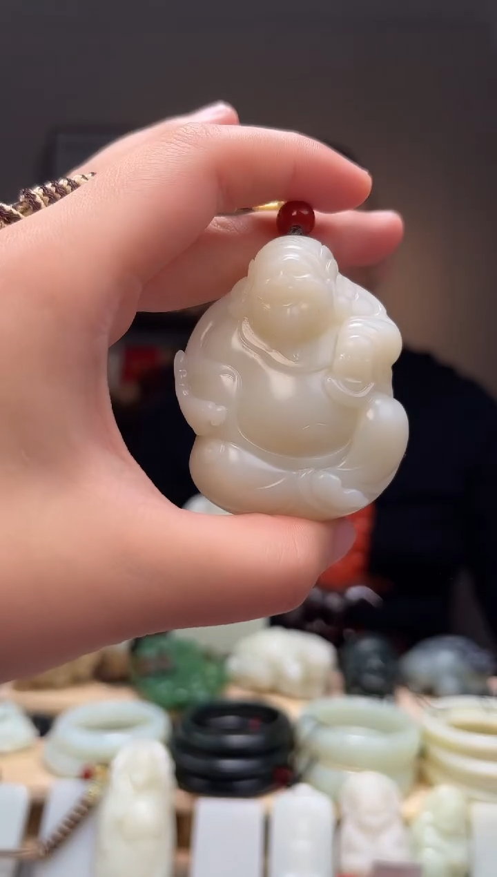 颈饰未镶嵌和田玉手把件