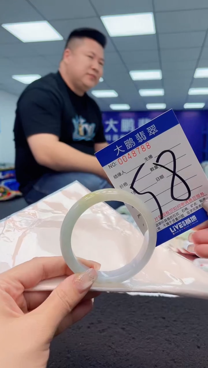 【闪购商品】翡翠手镯未镶嵌AAAAAAAAAA