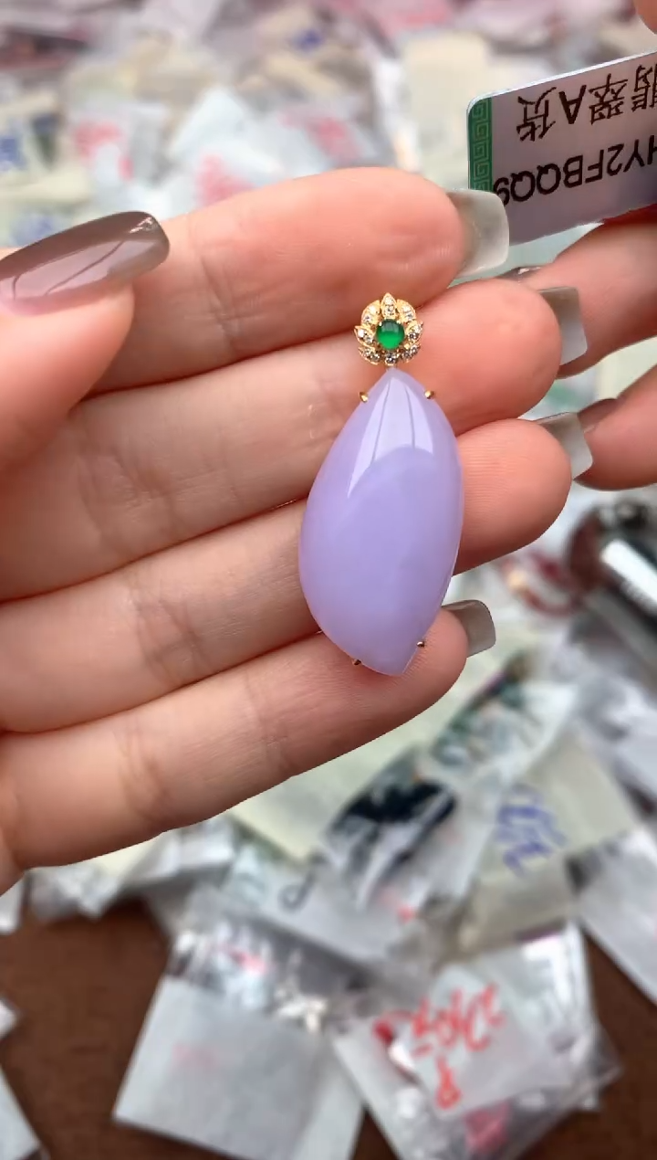 18K金镶嵌挂件翡翠—
