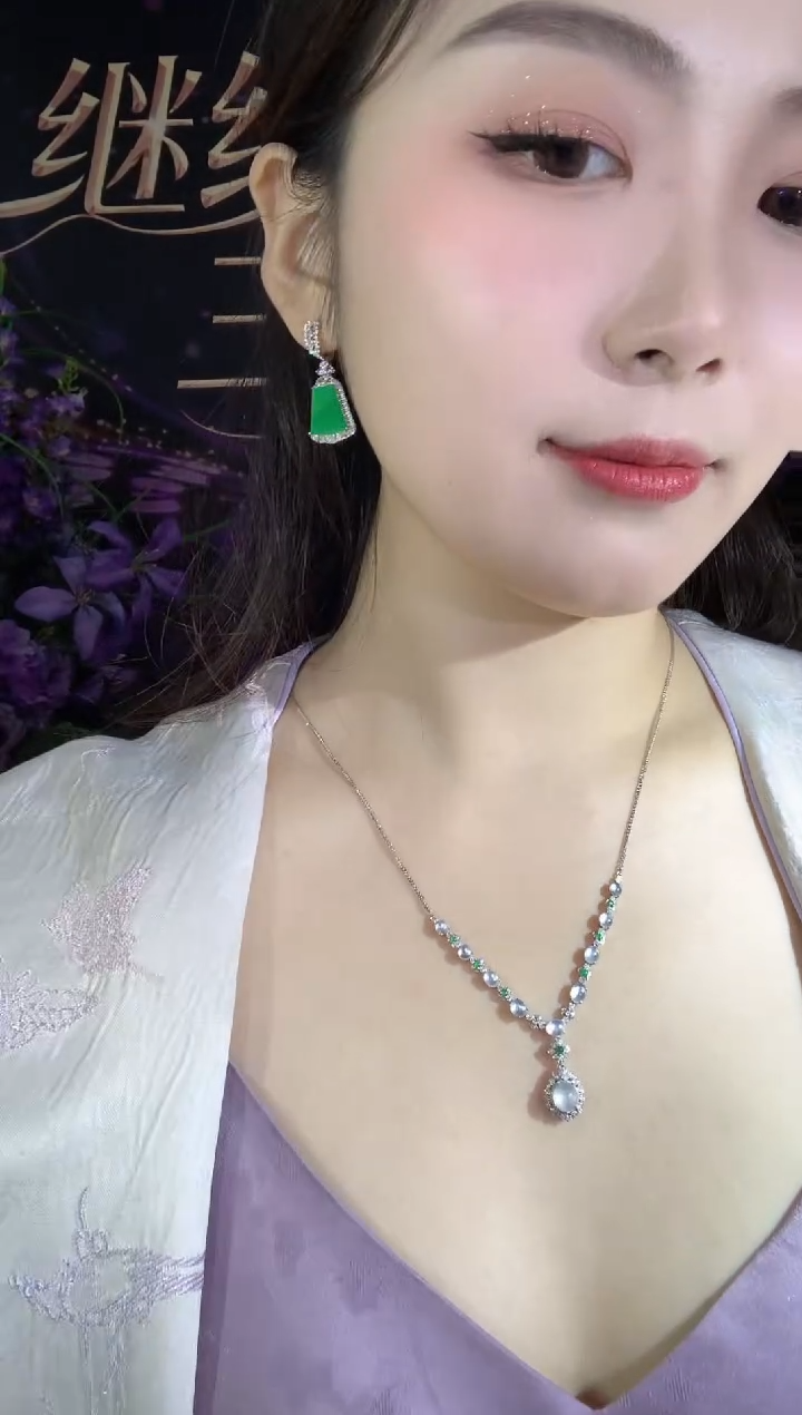 项链18K金镶嵌翡翠A52翡翠