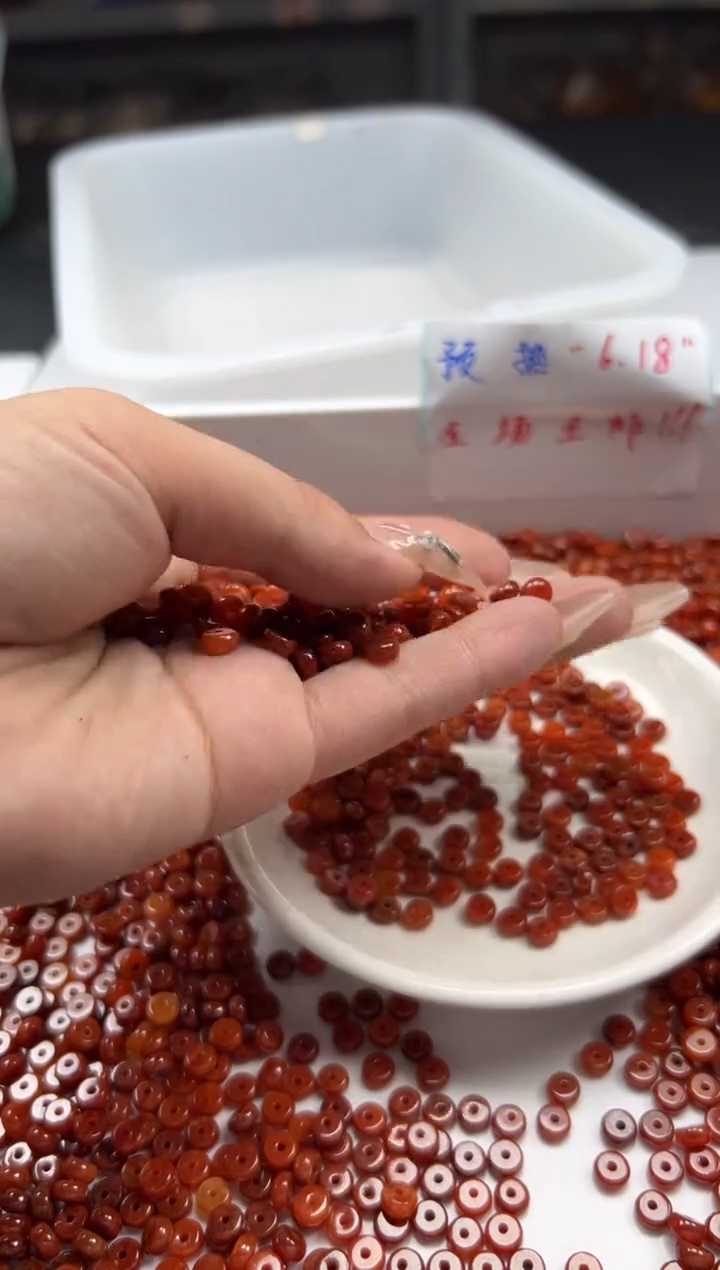 翡翠未镶嵌颈饰w924红翡算盘6*3mm*30颗