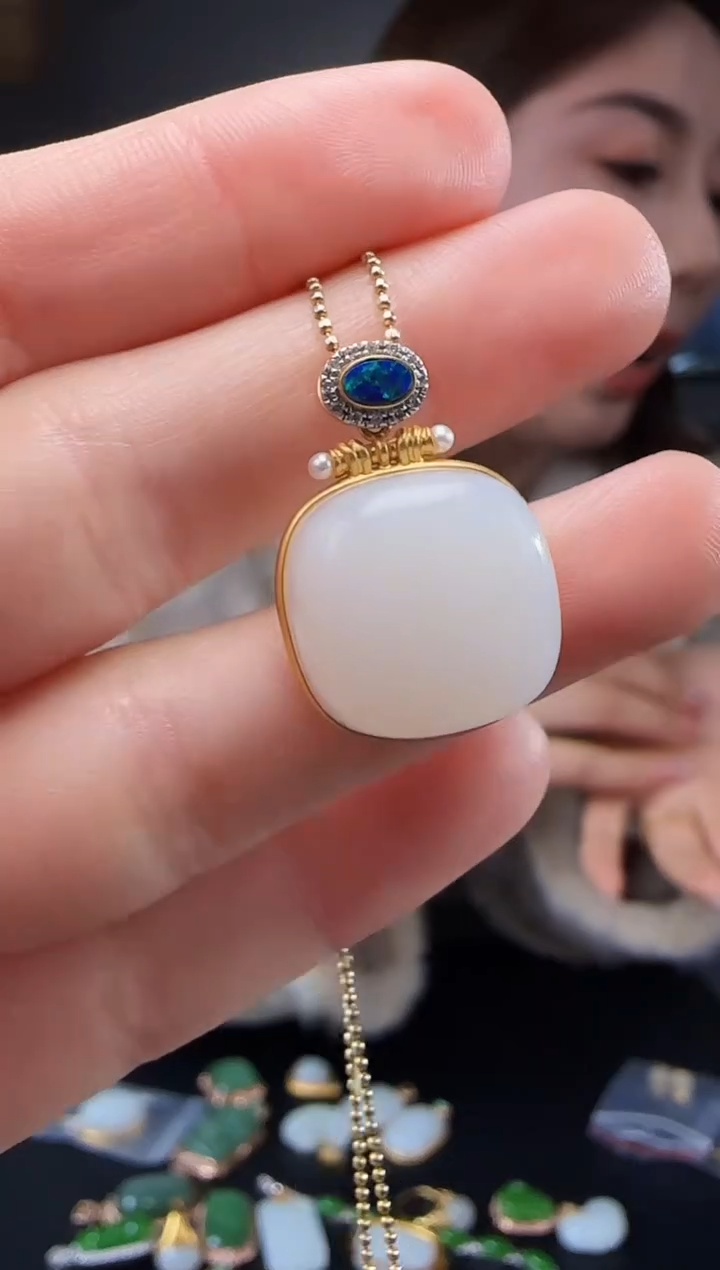 【闪购商品】和田玉吊坠(不含链)18K金镶嵌1