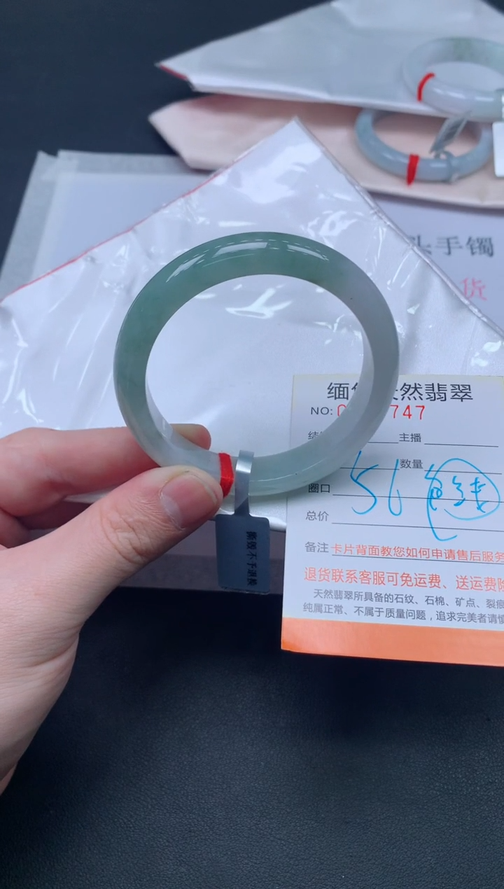 未镶嵌手镯翡翠土****豆翡翠手镯