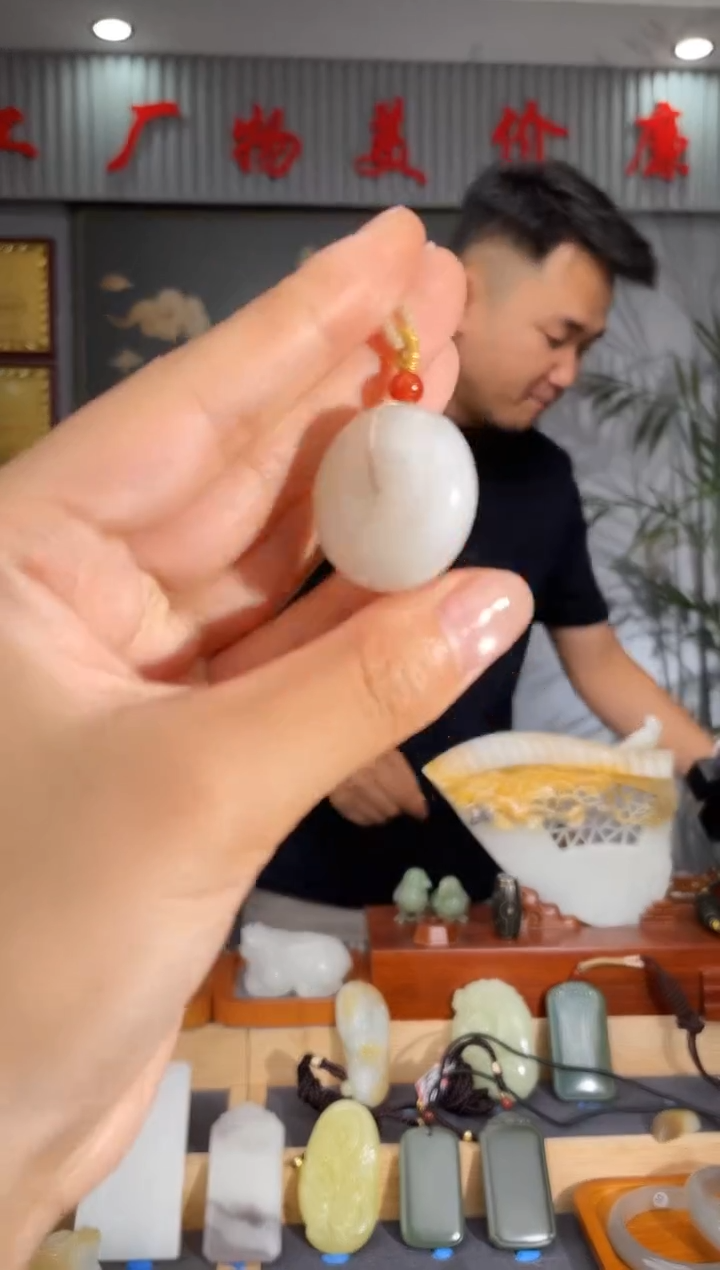 和田玉未镶嵌颈饰1