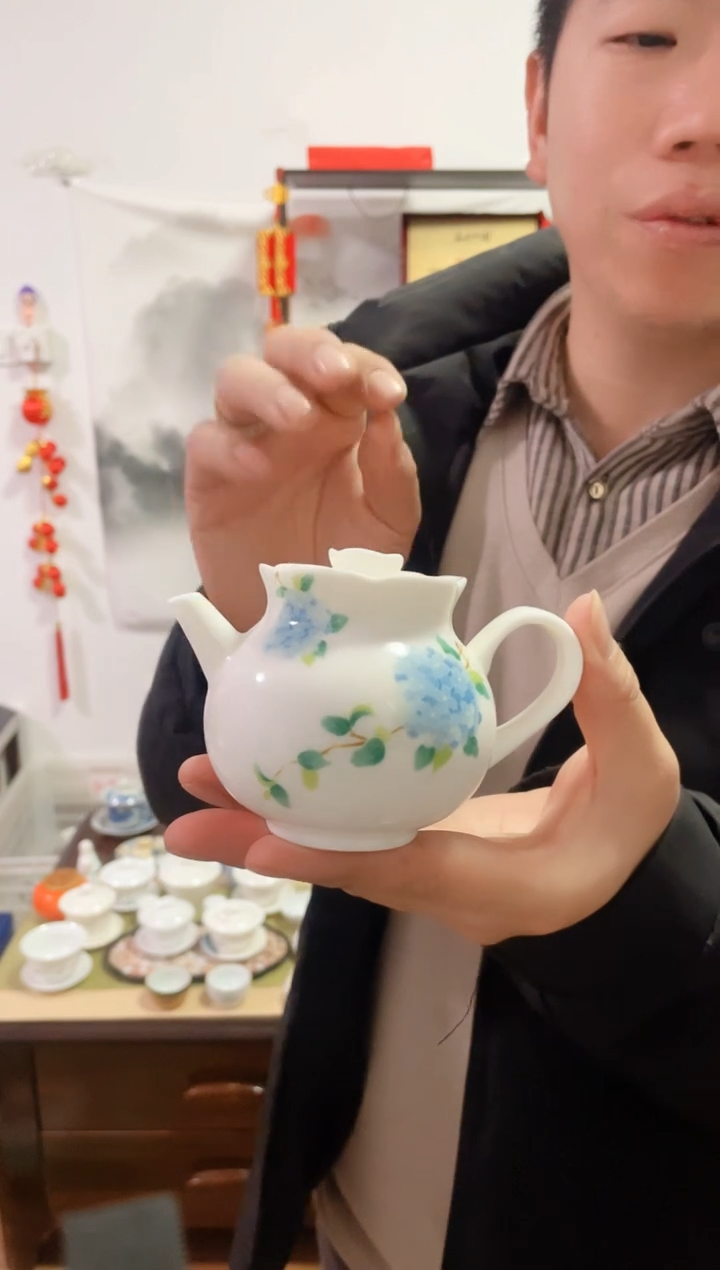 【闪购商品】【瓷心匠物】直播间福利专款绣球花花口壶白