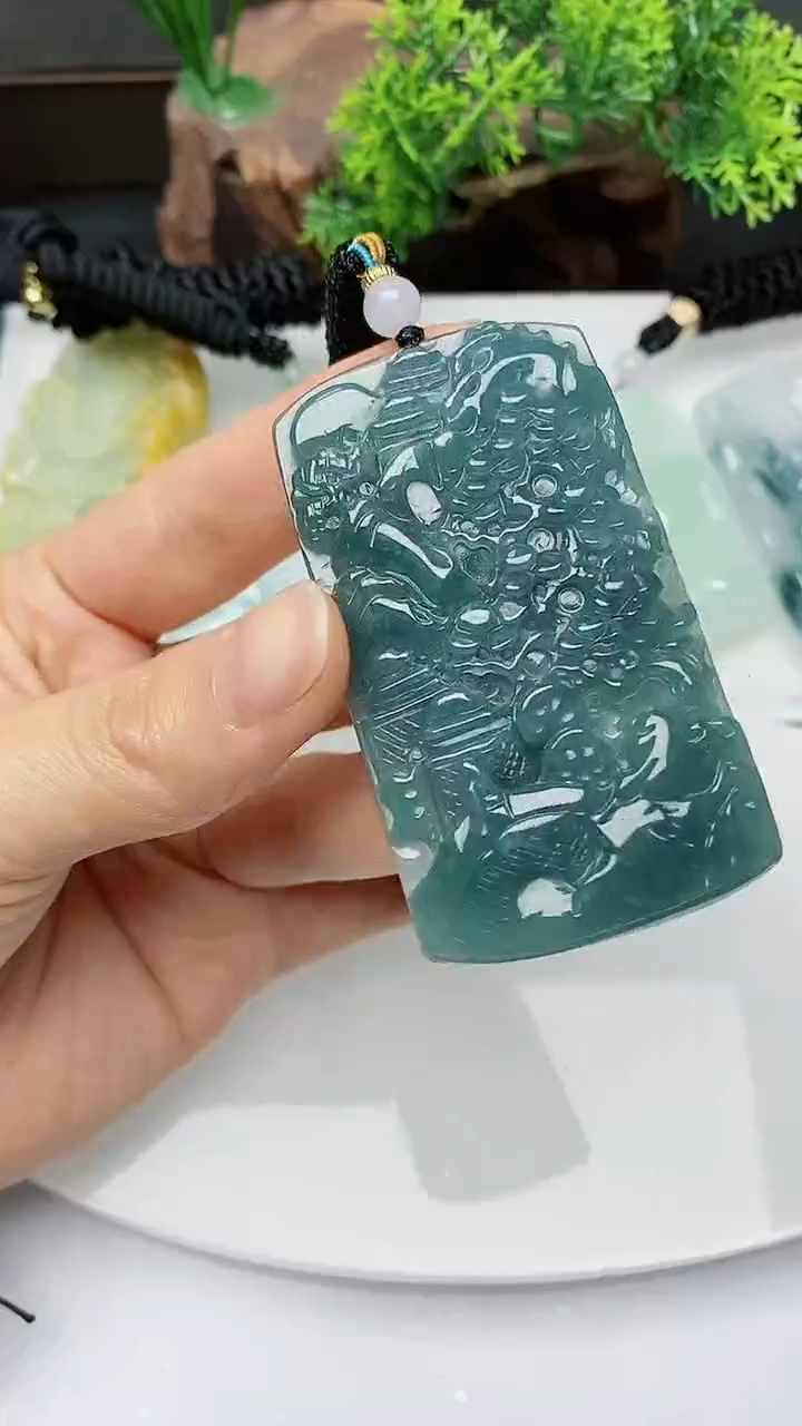 【闪购商品】翡翠颈饰未镶嵌          