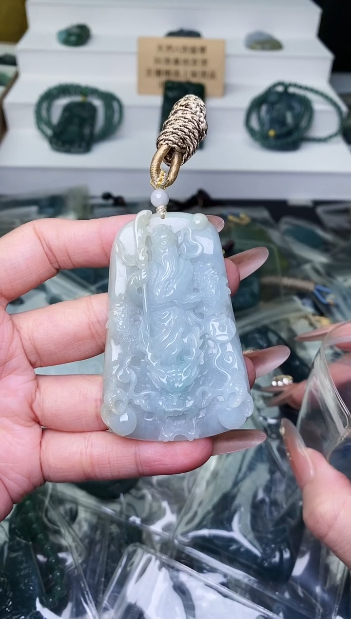 颈饰未镶嵌翡翠 