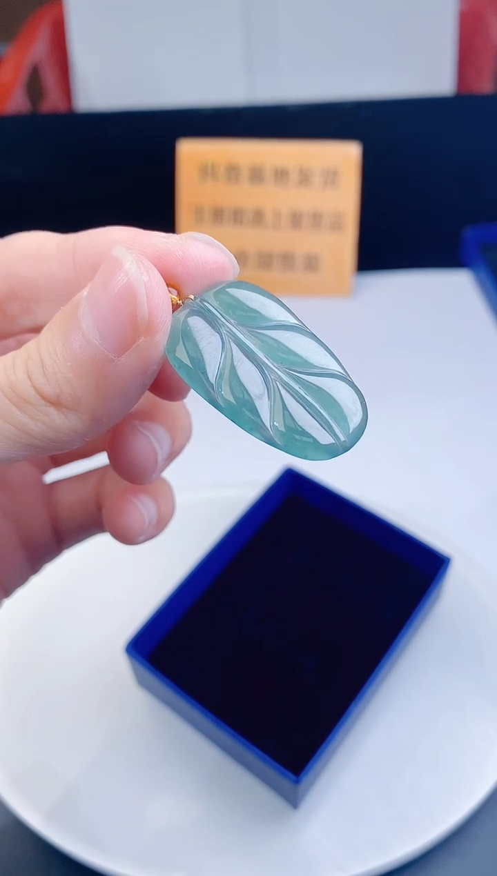 颈饰未镶嵌翡翠·