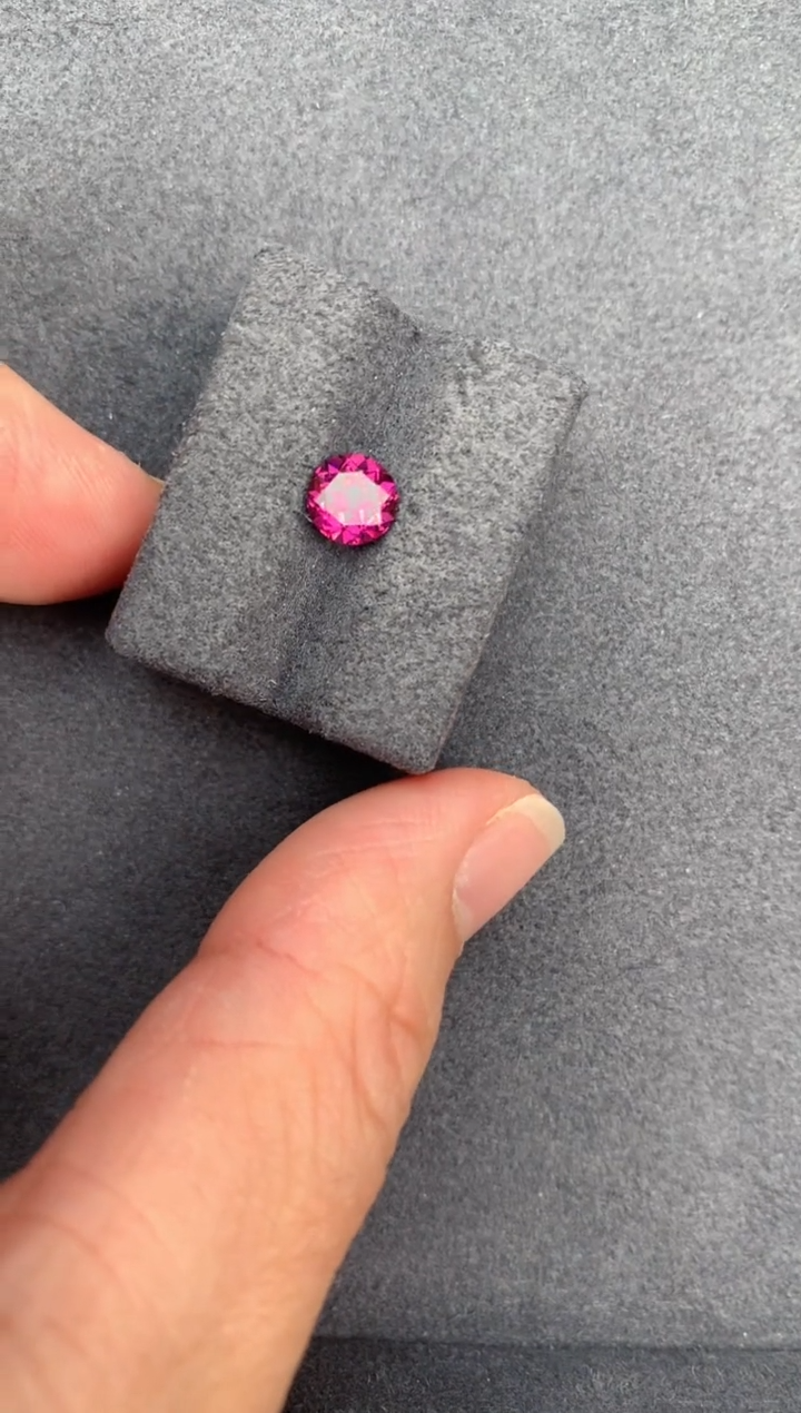 【闪购商品】石榴石裸石未镶嵌1ct镁铝榴石