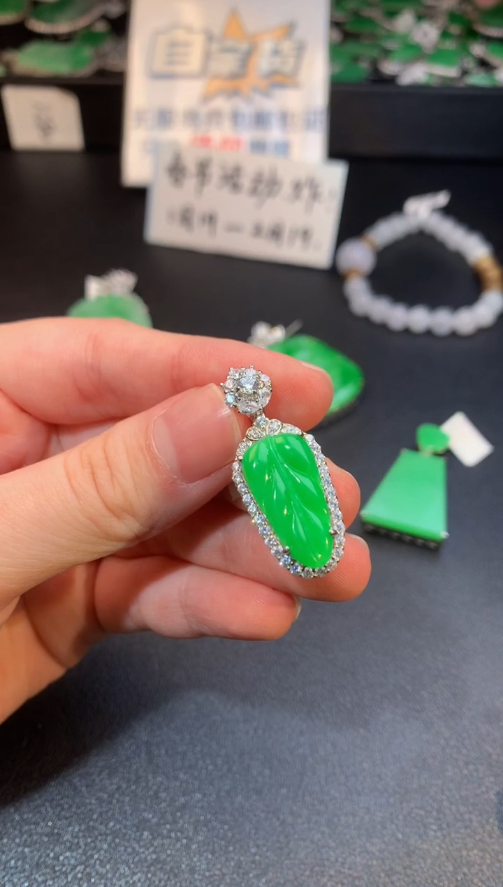 【闪购商品】翡翠颈饰银S925镶嵌翡翠
