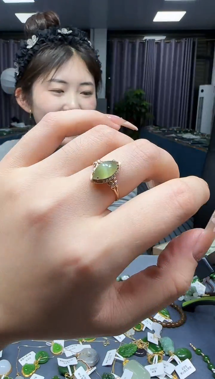 【闪购商品】和田玉戒指18K金镶嵌1