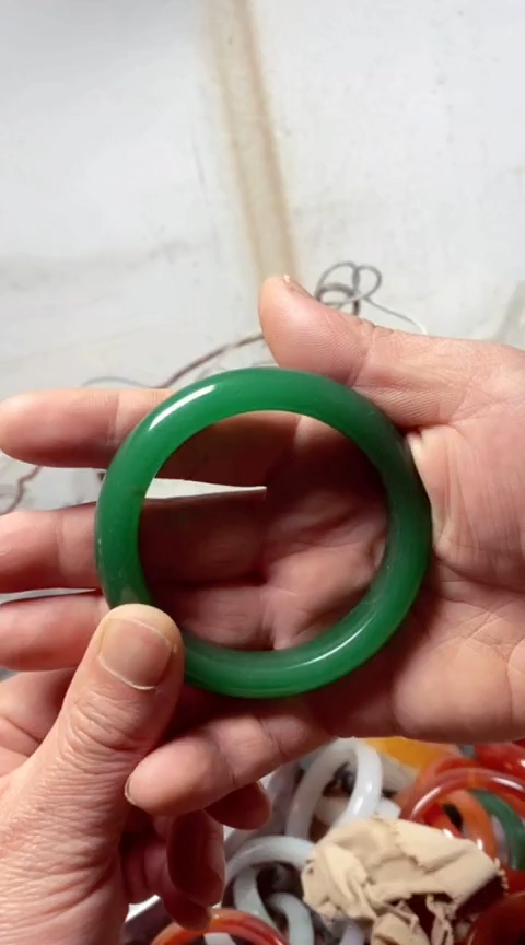 【闪购商品】石英质玉手镯未镶嵌58