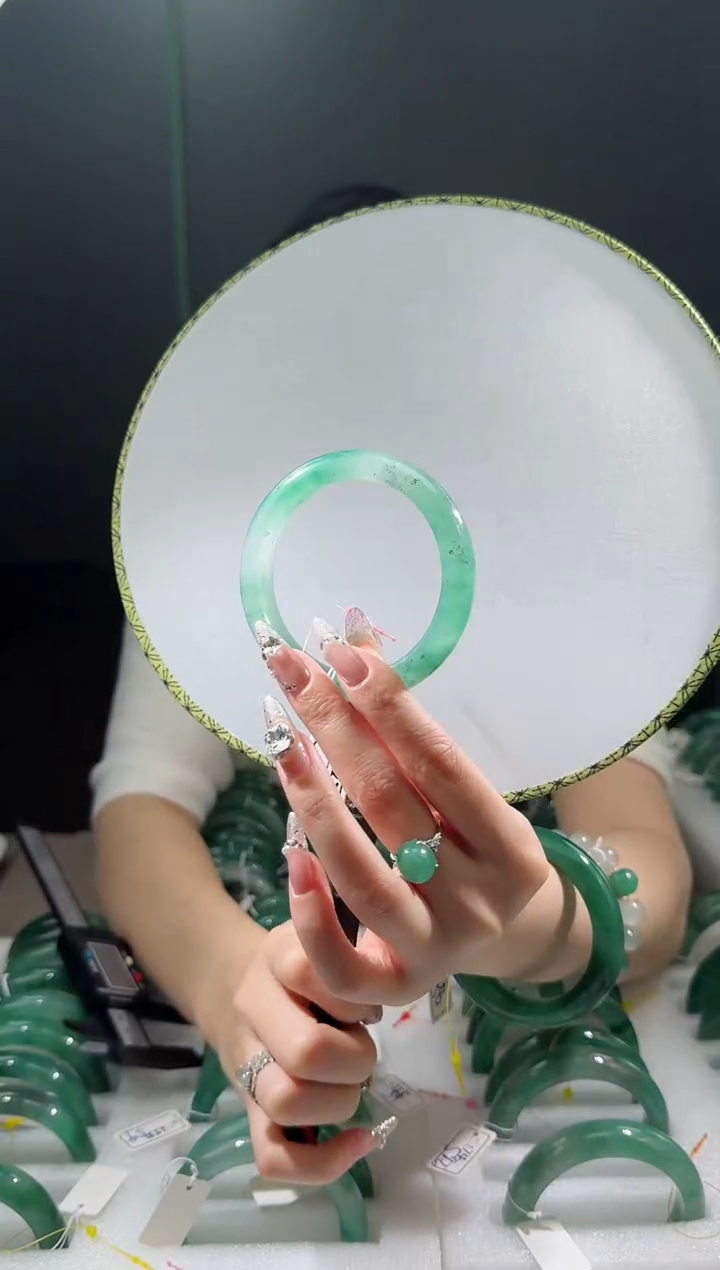 【闪购商品】石英质玉手镯未镶嵌336