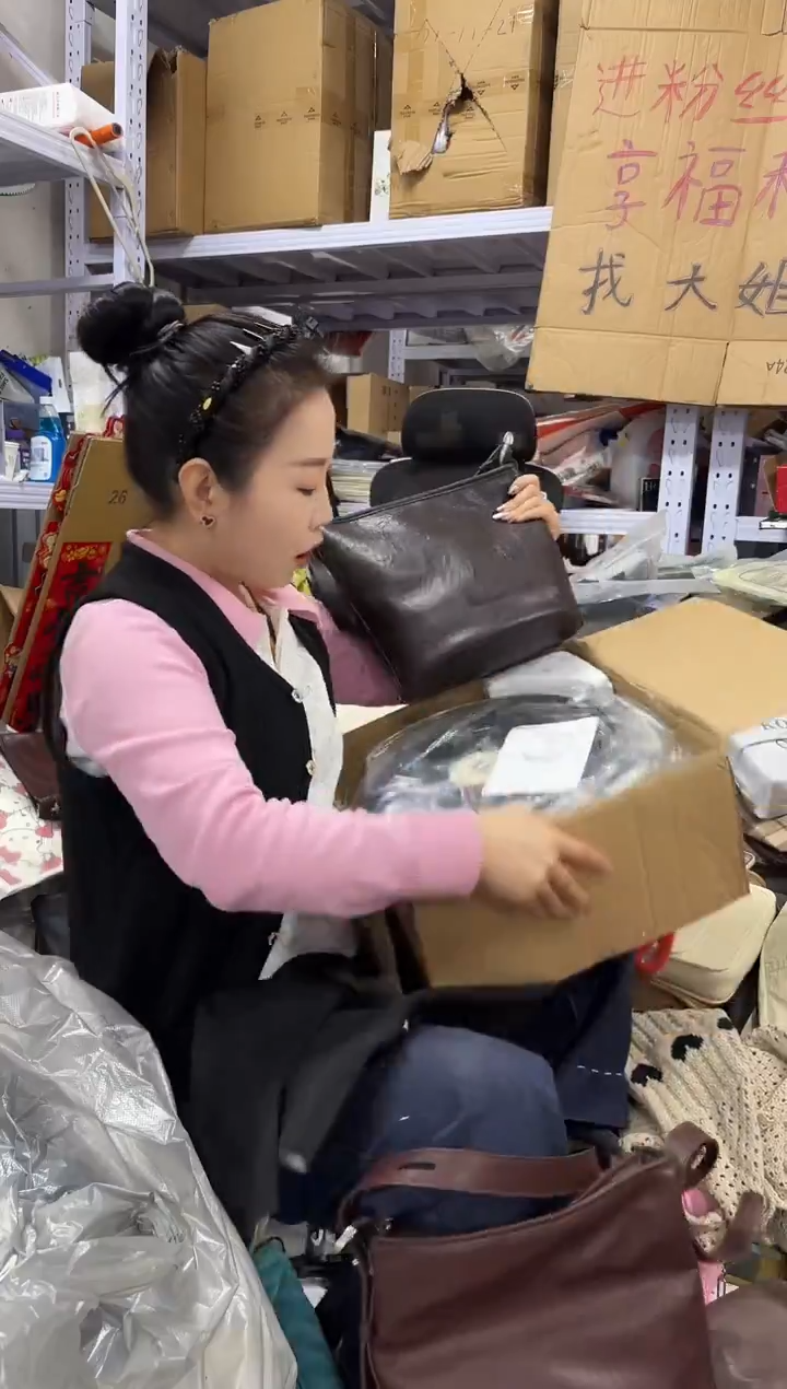 PVC点点小红心 没关注的关注一下主播 电火锅