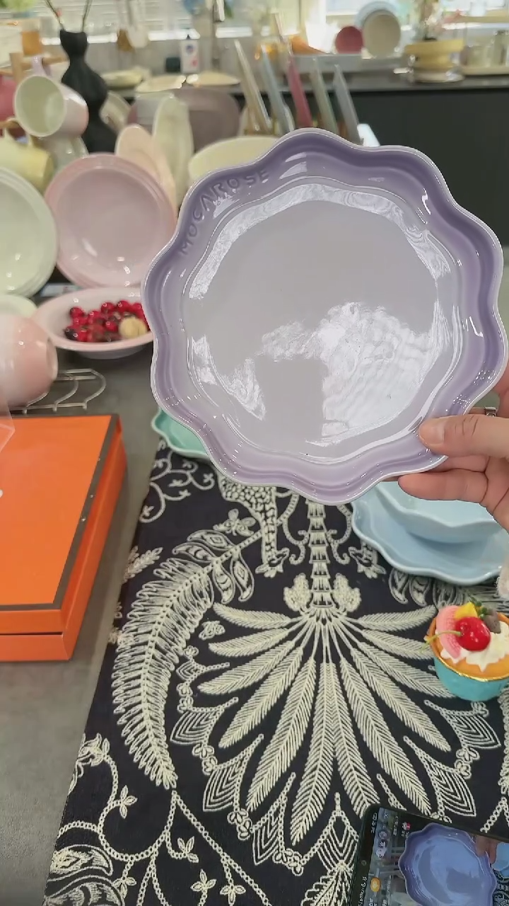 【闪购商品】瓷炻彩花边盘18CM-香芋紫