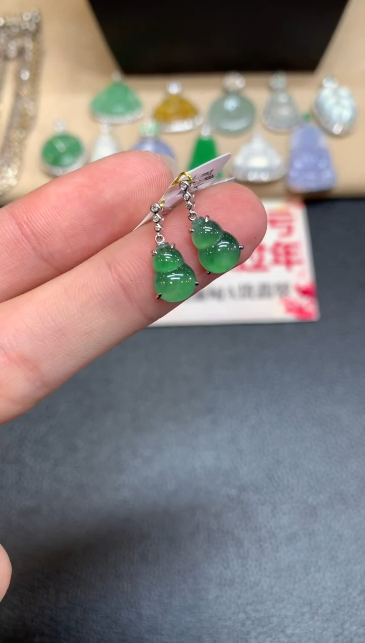 【闪购商品】翡翠耳饰18K金镶嵌葫芦【无服务费】