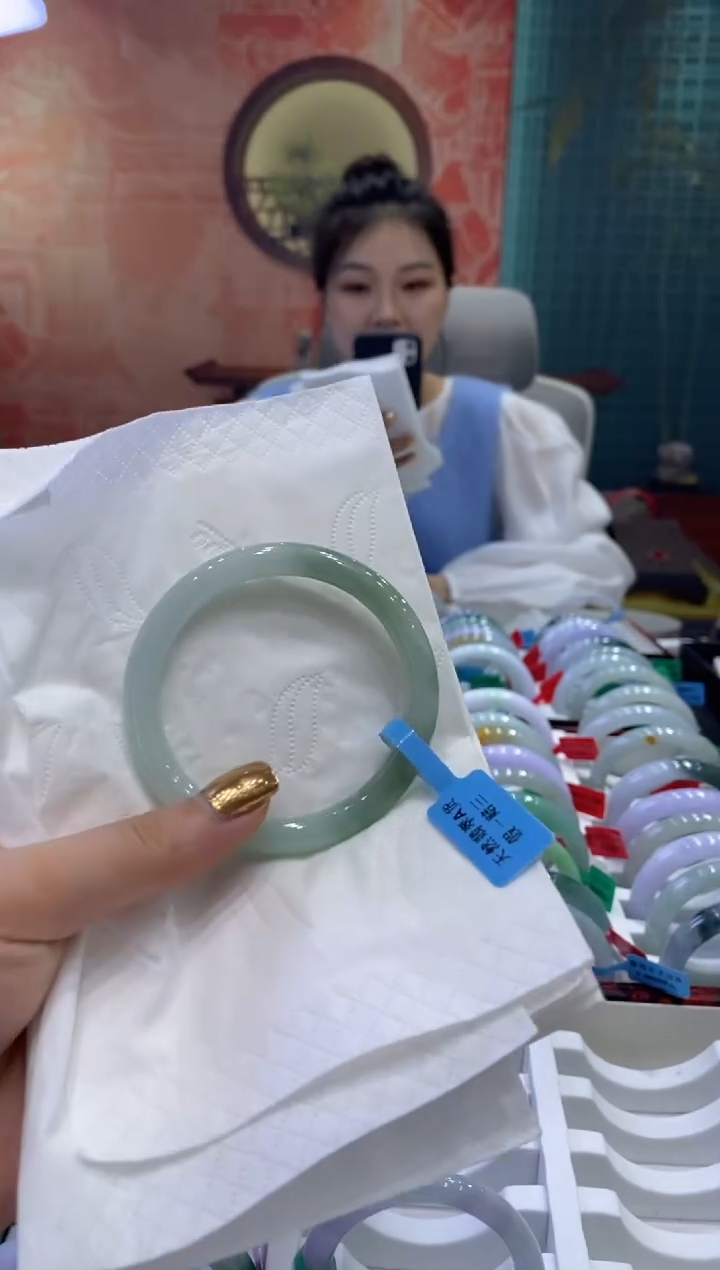 【闪购商品】翡翠手镯未镶嵌多人17092