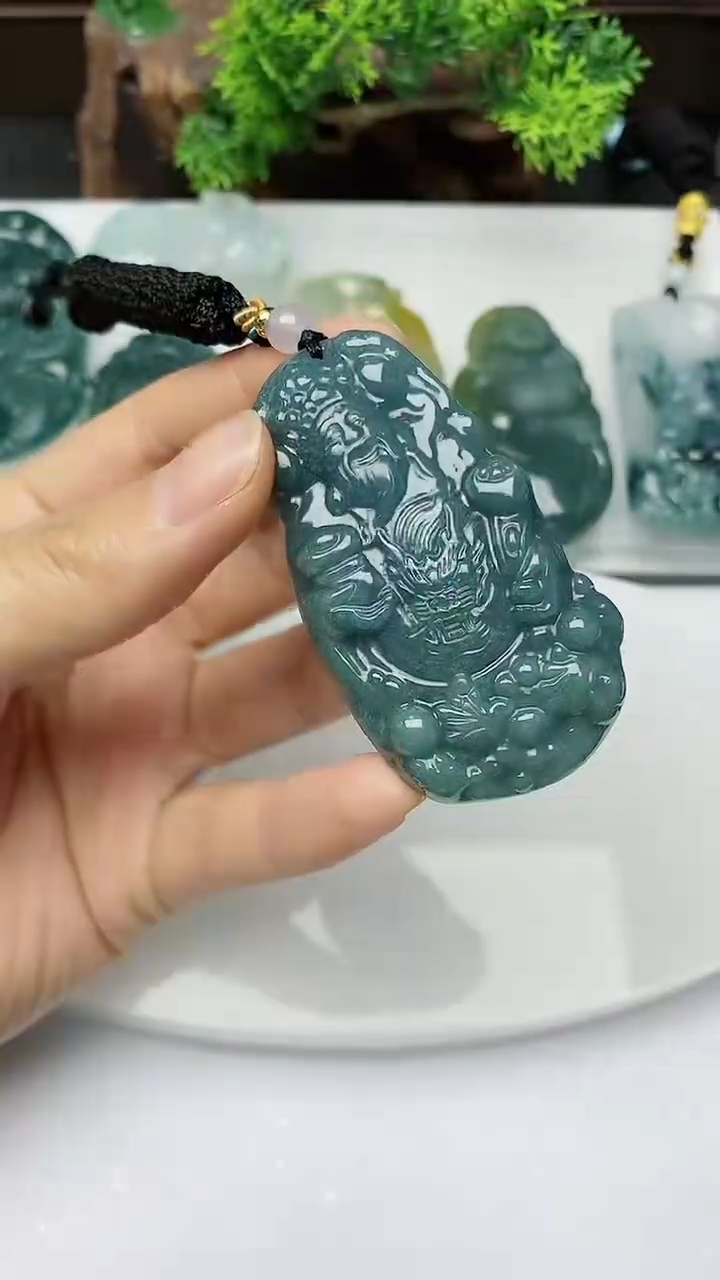 【闪购商品】翡翠颈饰未镶嵌         