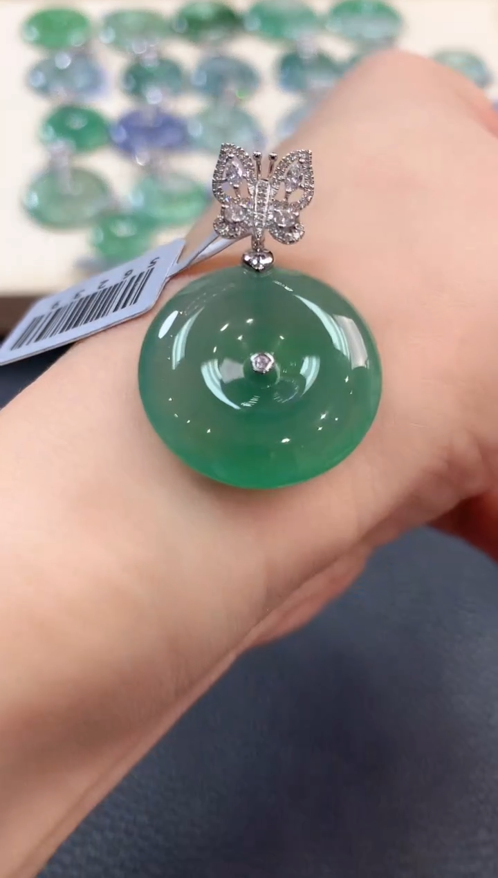 【闪购商品】翡翠吊坠(不含链)18K金镶嵌b95不退换多样性一件发货