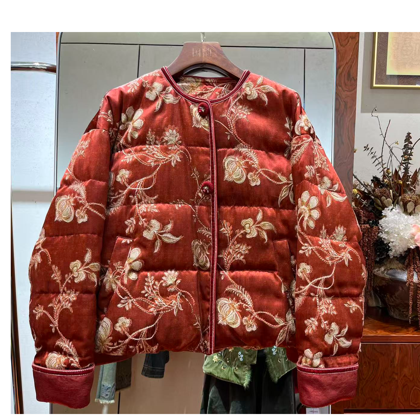 6111 刺绣花色网红厚款羽绒服鹅绒