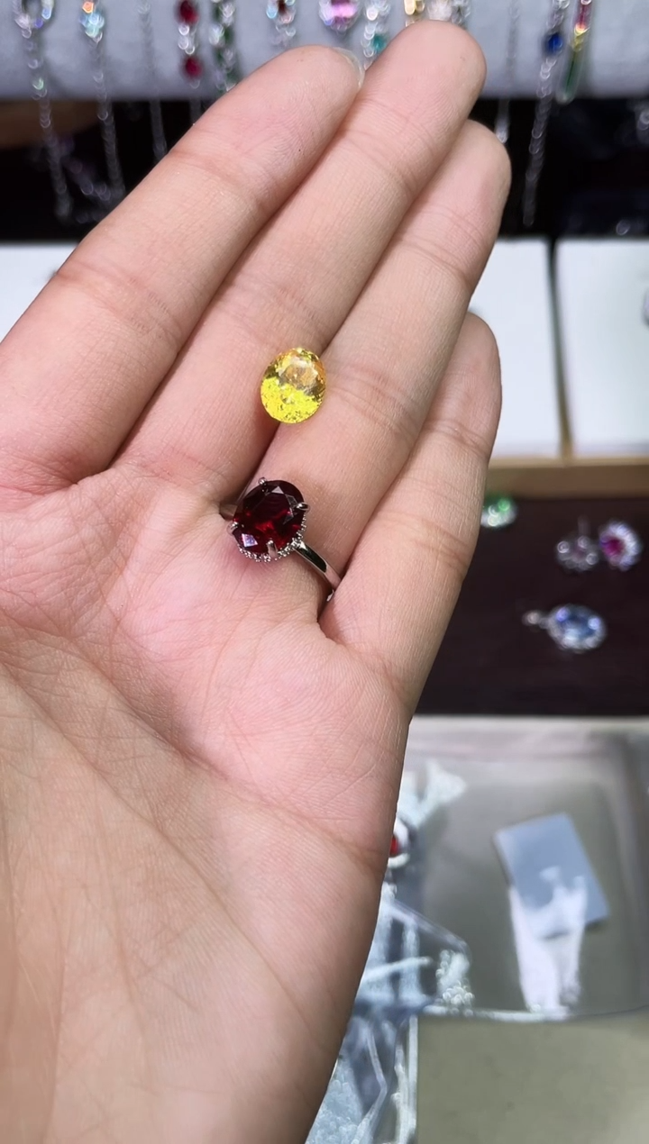 足铂镶嵌合成（培育）红宝石戒指/指环改金丝雀戒指