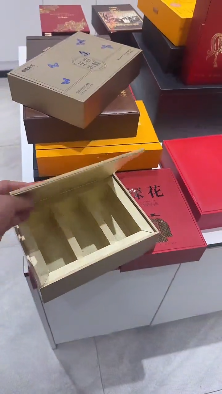 金色礼盒一件...