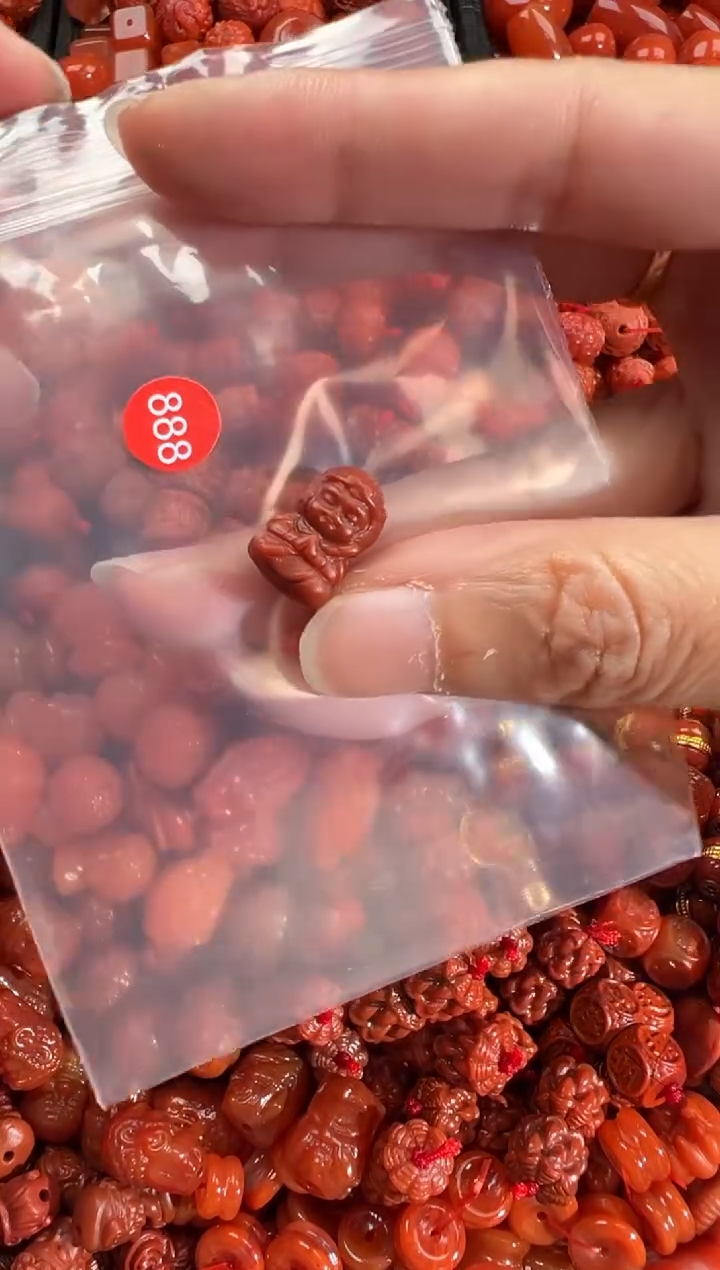 南红玛瑙未镶嵌颈饰1