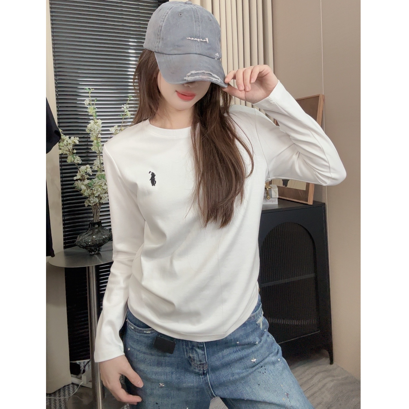 新款时尚百搭休闲圆领简约刺绣百搭正肩长袖T恤打底衫女内搭8082