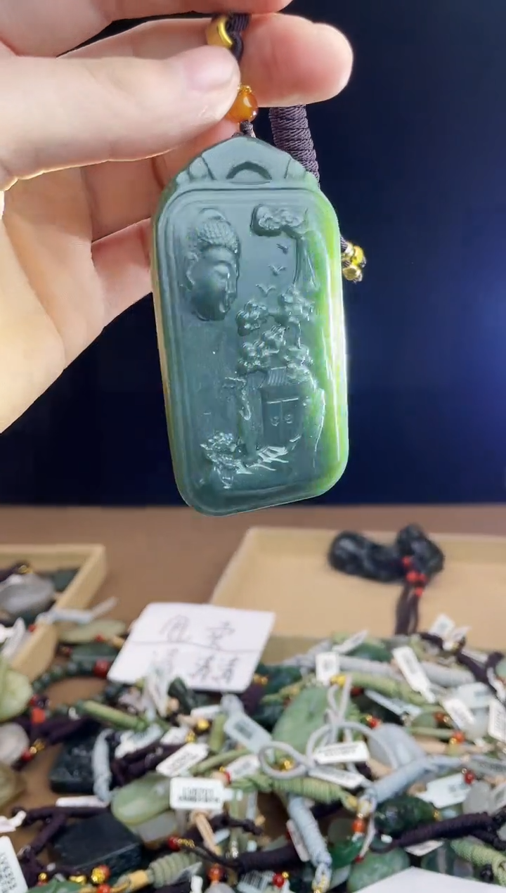 颈饰未镶嵌和田玉1